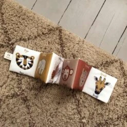 Livre D'éveil En Tissu - Les Animaux De La Savane -Jeujouethique Boutique livre en tissu savane carotte et compagnie 3