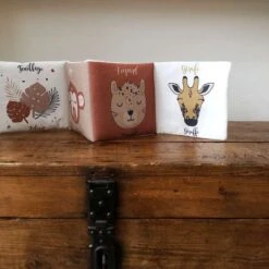 Livre D'éveil En Tissu - Les Animaux De La Savane -Jeujouethique Boutique livre en tissu savane carotte et compagnie 4